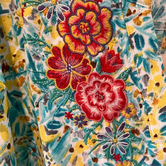 NWT Savanna Jane Floral Embroidered Women's Top size large - Picture 13 of 16